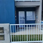 Apto Em Condominio Com Piscina